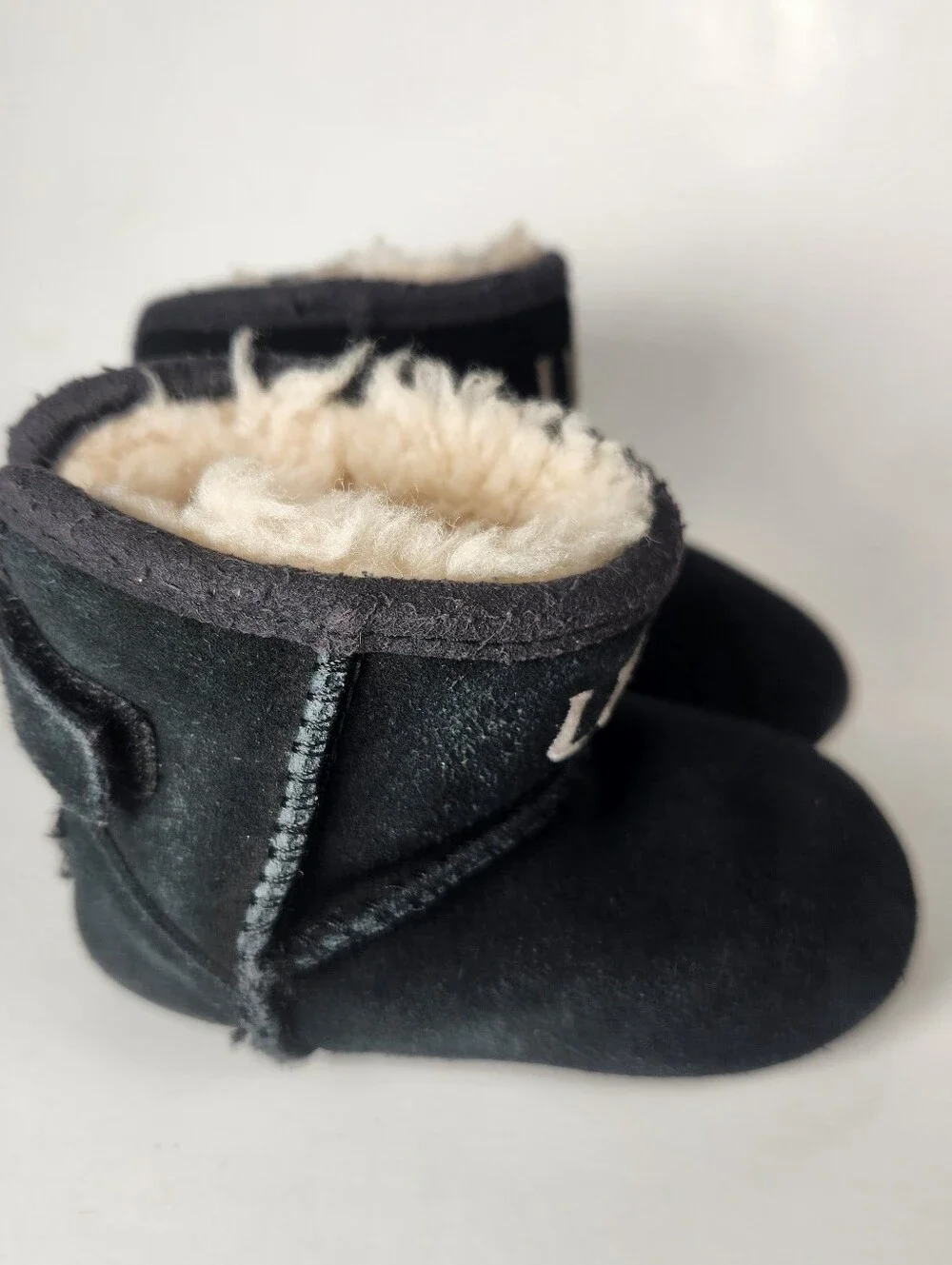 UGG Toddler Classic Mini Bootie Size 2/3 EU 18 Black Suede Sheepskin Lined Shoe